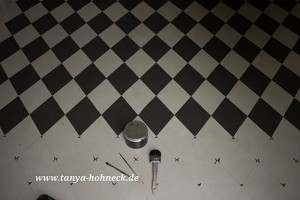 Illusionsmalerei: Fussboden bemalen Rautenmuster das-Deko-Haus