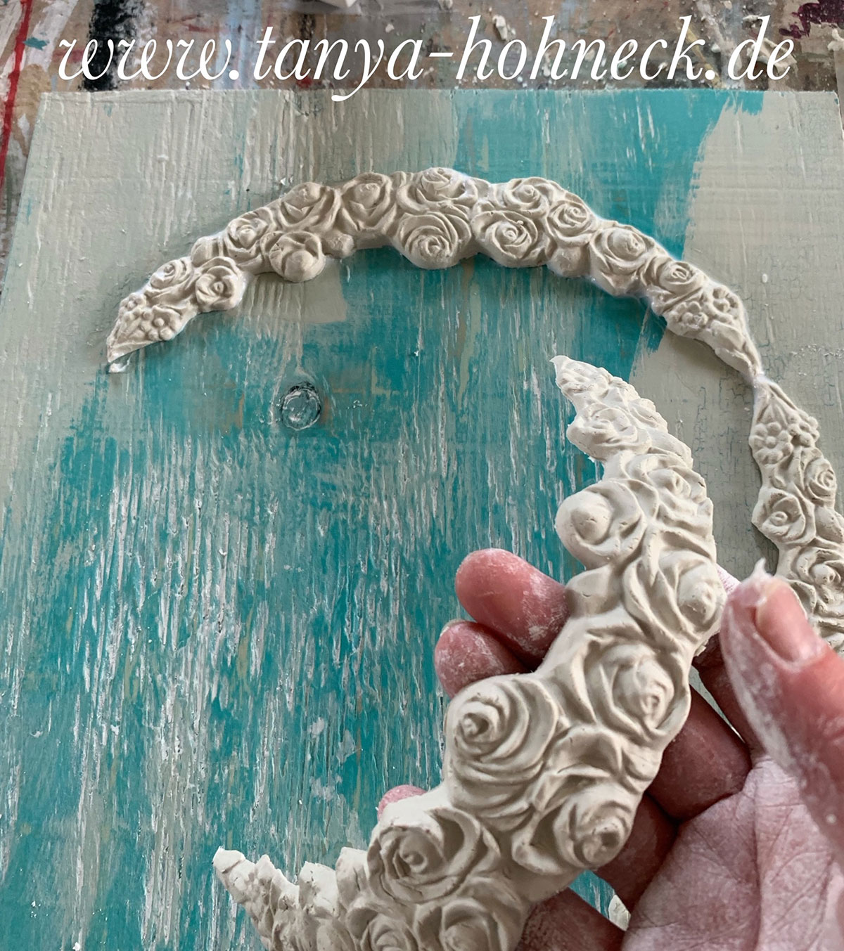 Ornamente formen mit den IOD Moulds, hier 'Swags' und Paper Clay